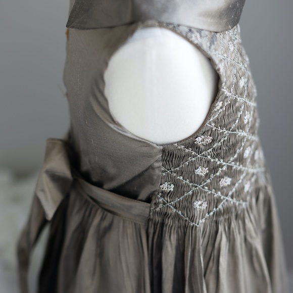 Girl's Silk Dress UNIQUE Smocked Bronze Embroidery Size 6/7 Special Occasion - Picture 6 of 7